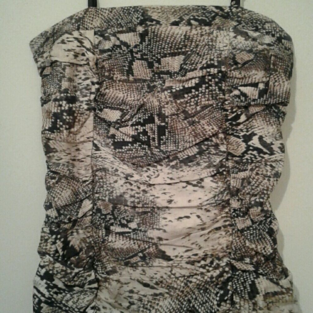 Dresses - Picture 2 of 7